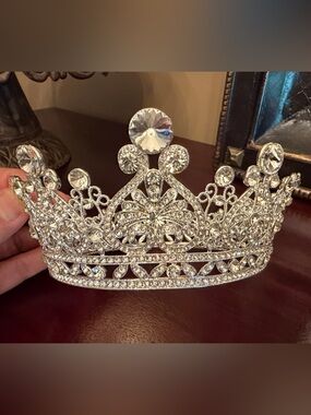 Elegant Silver Crystal Tiara Crown - Women Accessories